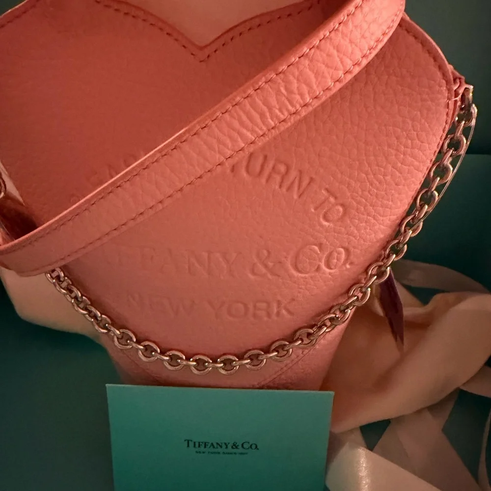 NWT Tiffany & Co.Pink Pebble Leather Heart-Shaped Crossbody bucket bag - Picture 8 of 8
